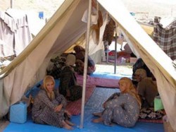 Узбеки получили медали за помощь беженцам из Киргизии Узбеки получили медали за помощь беженцам из Киргизии